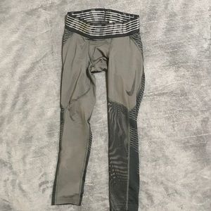 Nike Pro Girl’s Leggings - Youth Small